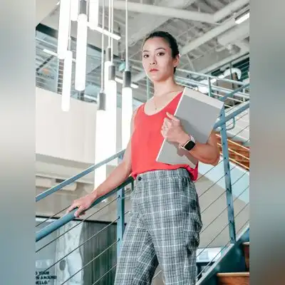 邱雅